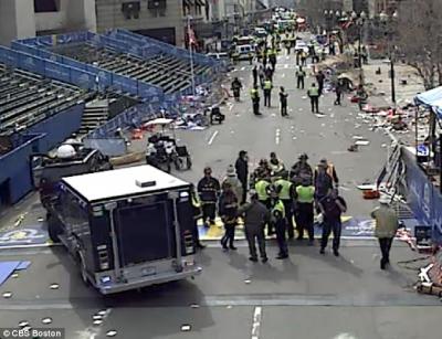 بالصور: لحظة وقوع الانفجارات في مدينة بوسطن الأمريكية