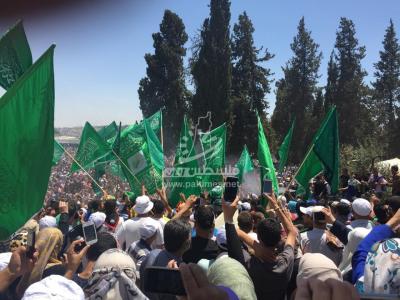 صور: حماس تنظم مسيرة عقب صلاة الجمعة بالأقصى