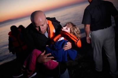 وصول قارب يقل لـاجئين سوريين إلى شواطئ اليونان