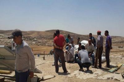 هدم الاحتلال خيام منطقة الرهوة في واد الخليل