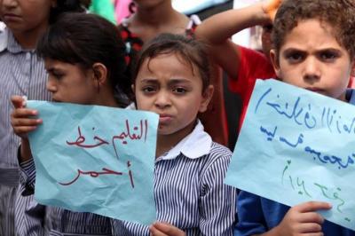 وقفة نسائية أمام مقر وكالة الأونروا بغزة