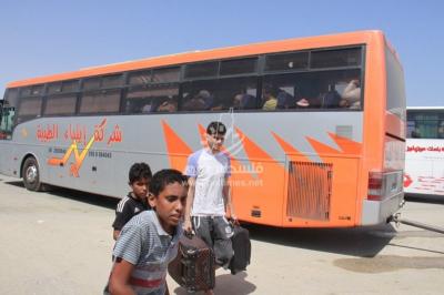 صور: حركة المسافرين من معبر رفح البري في أول أيام فتحه