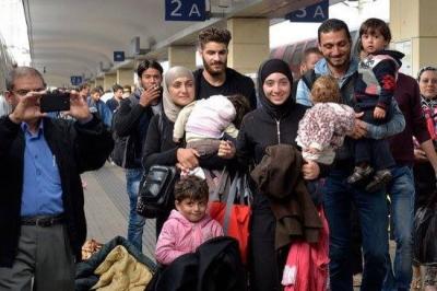 صور: آلاف المهاجرين السوريين يصلون إلى ‫‏ألمانيا‬ و ‫النمسا‬