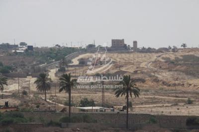 جرافات مصرية تستكمل حفر نفق مائي على الحدود مع رفح