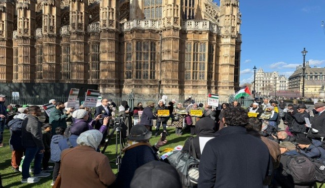 وقفة الأقصى أمام البرلمان البريطاني3.jpg