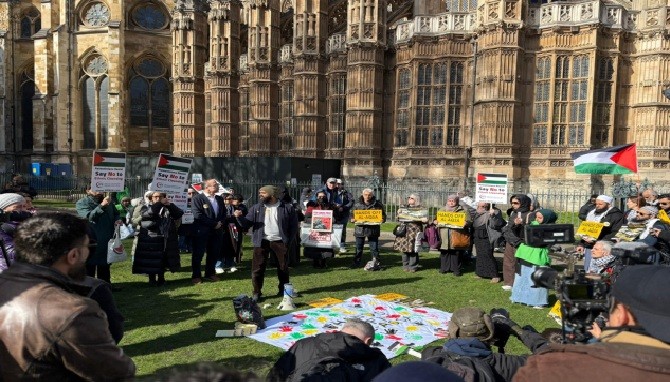 وقفة الأقصى أمام البرلمان البريطاني2.jpg